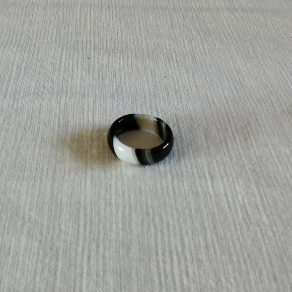 Black & White Glass Ring - Picture 1 of 5
